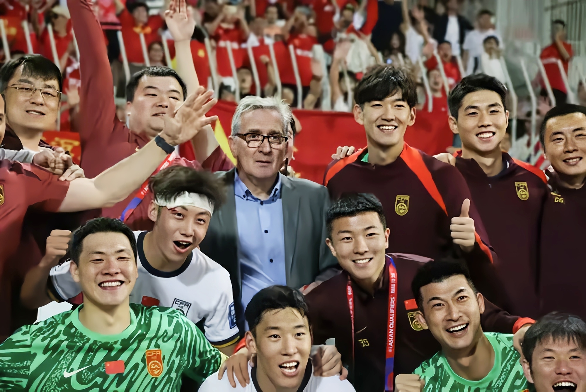 AYX SPORTS-关于哈兰德迎来三赛季出色发挥，C9观众热烈欢呼！观众掌声雷动的信息